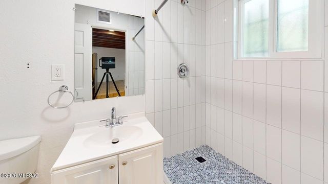 3564 E Kleindale Rd Apt B, Tucson, AZ 85716