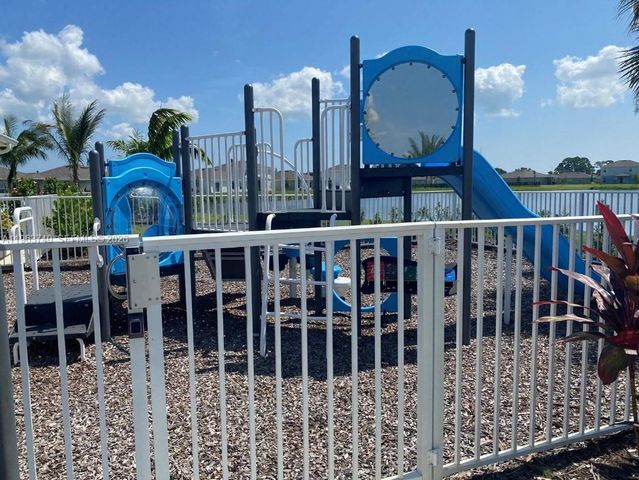 323 Raspberry Rd 323, Fort Pierce, FL 34981