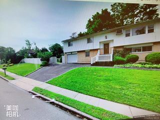 2 Norwood Lane, Ronkonkoma, NY 11779
