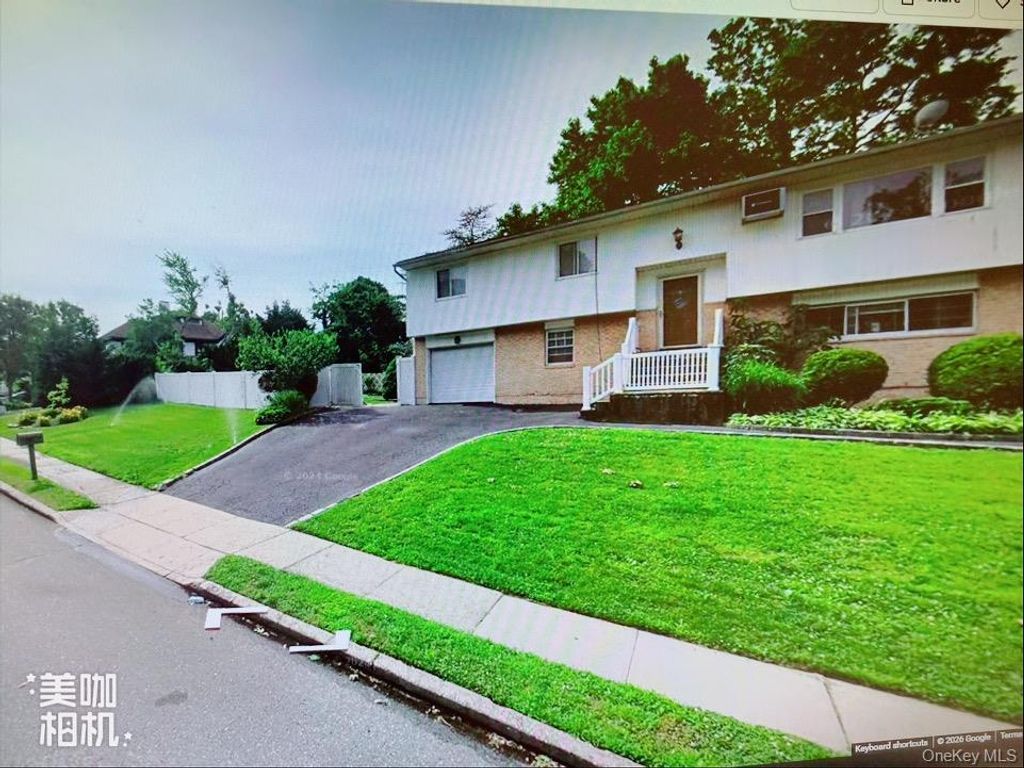 2 Norwood Lane, Ronkonkoma, NY 11779