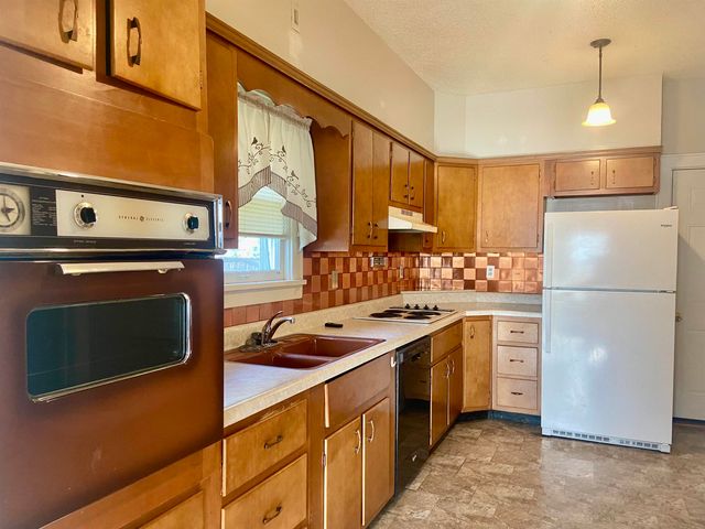 200 E Broadway Ave, Augusta, KS 67010