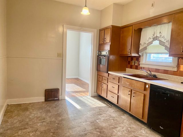200 E Broadway Ave, Augusta, KS 67010