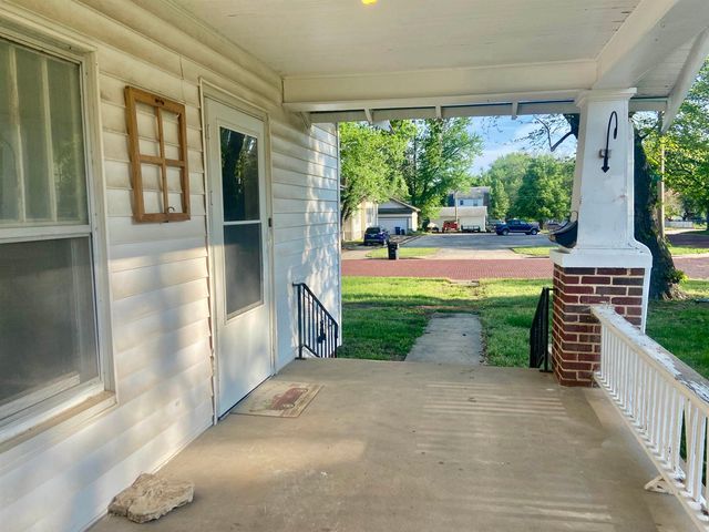 200 E Broadway Ave, Augusta, KS 67010