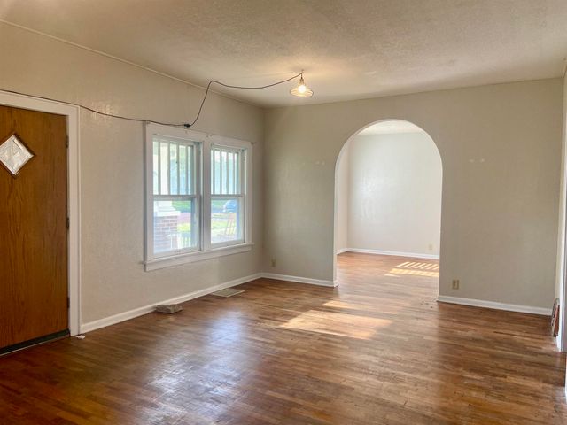 200 E Broadway Ave, Augusta, KS 67010