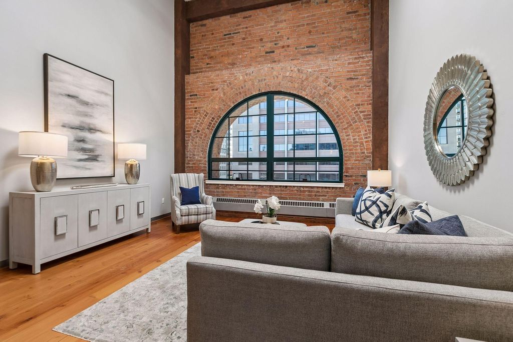 250 Park Avenue 705, Minneapolis, MN 55415 — exterior