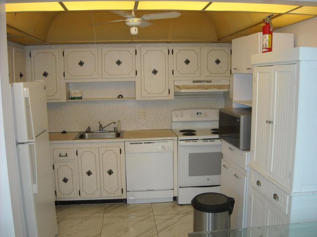 103 Greenbrier C, West Palm Beach, FL 33417