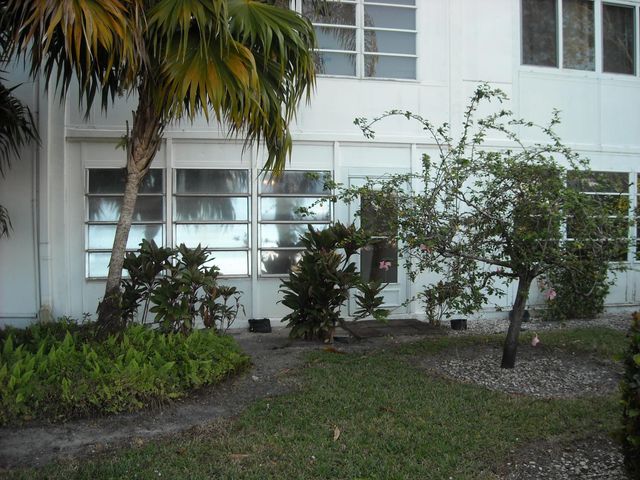 103 Greenbrier C, West Palm Beach, FL 33417