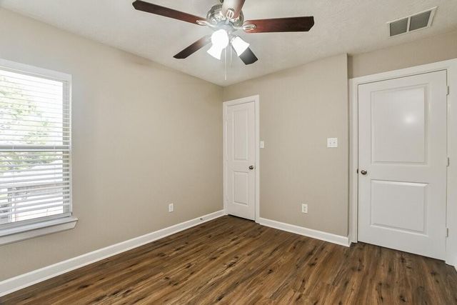 7411 Quiet River Lane, Pearland, TX 77581