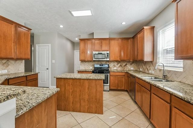 7411 Quiet River Lane, Pearland, TX 77581