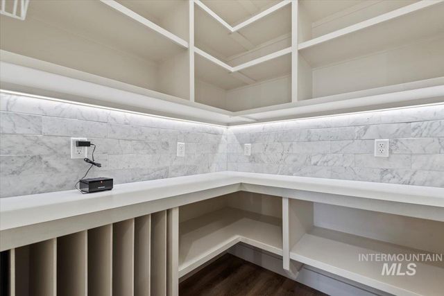 7141 E Merlin Hawk Ct, Nampa, ID 83686