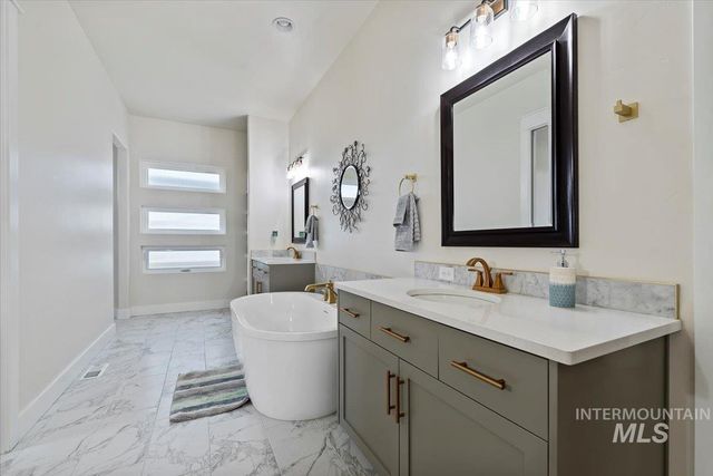 7141 E Merlin Hawk Ct, Nampa, ID 83686