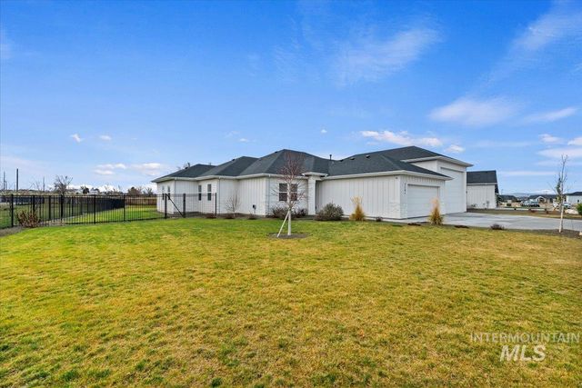 7141 E Merlin Hawk Ct, Nampa, ID 83686