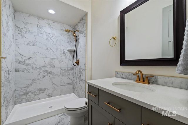 7141 E Merlin Hawk Ct, Nampa, ID 83686