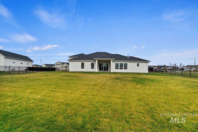 7141 E Merlin Hawk Ct, Nampa, ID 83686