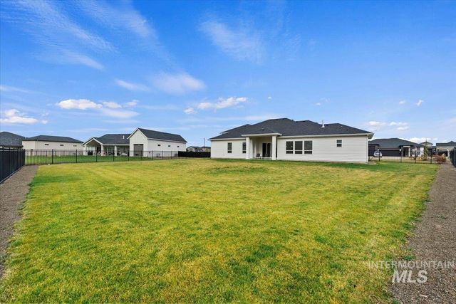 7141 E Merlin Hawk Ct, Nampa, ID 83686