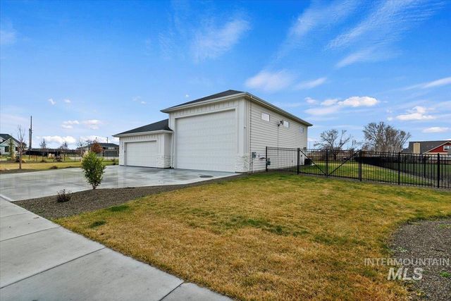 7141 E Merlin Hawk Ct, Nampa, ID 83686