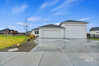 7141 E Merlin Hawk Ct, Nampa, ID 83686