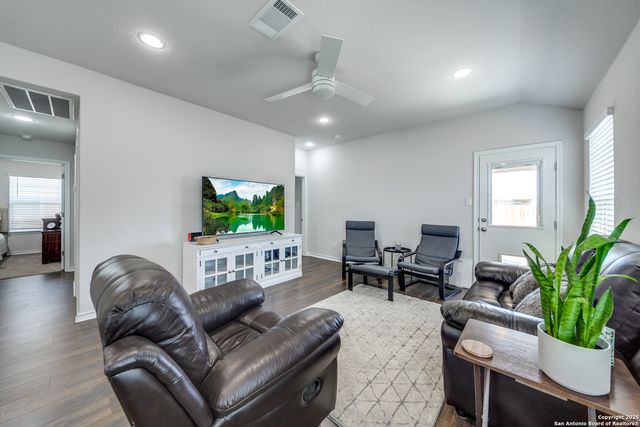 384 Walnut, New Braunfels, TX 78130