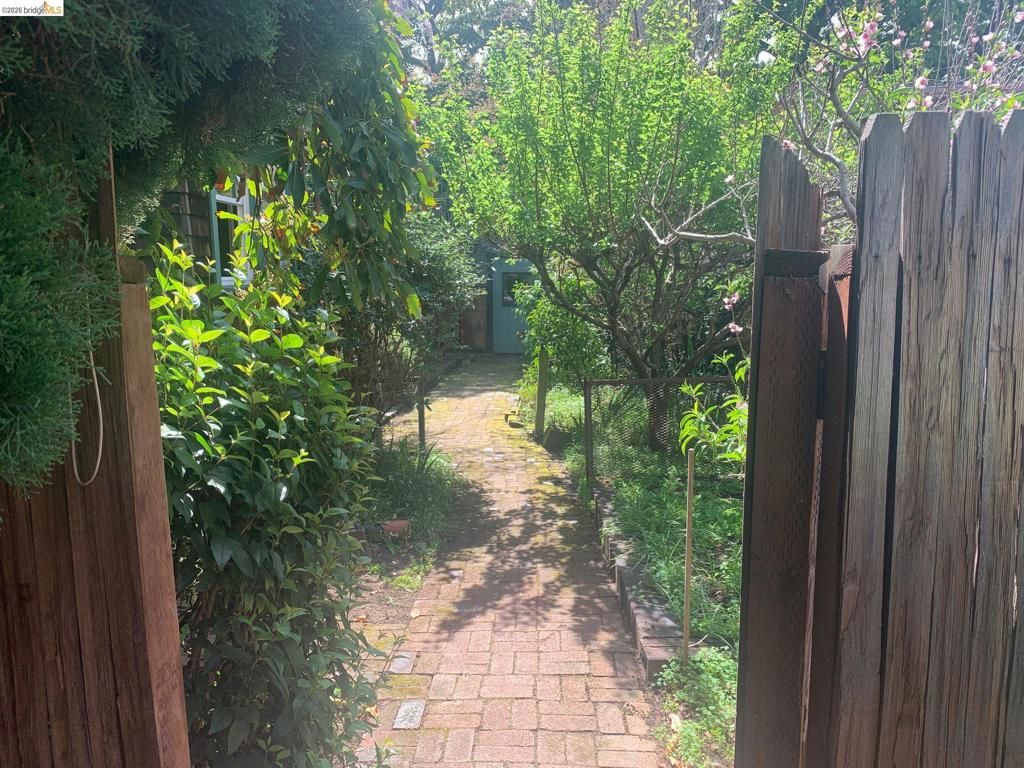 Image 3 of property listing at 2800 Prince St, Berkeley, CA 94705