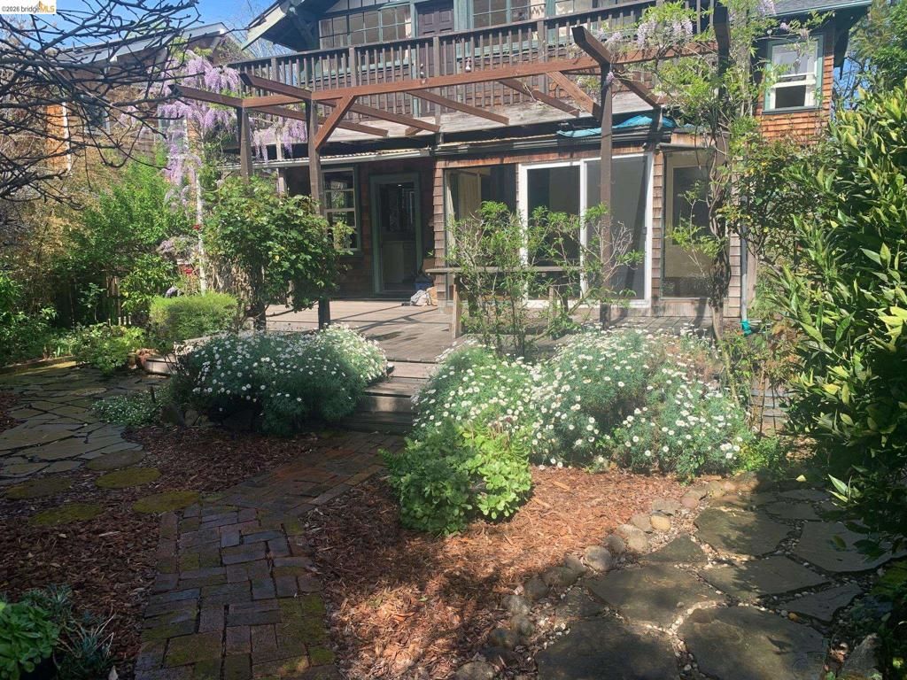 Image 7 of property listing at 2800 Prince St, Berkeley, CA 94705