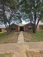 725 Trinity Lane, Dallas, TX 75241