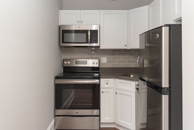 817 W Lakeside Place 701, Chicago, IL 60640