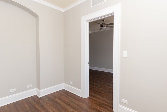 817 W Lakeside Place 701, Chicago, IL 60640