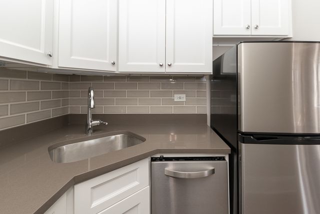 817 W Lakeside Place 701, Chicago, IL 60640