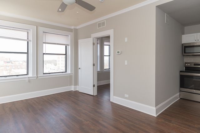 817 W Lakeside Place 701, Chicago, IL 60640