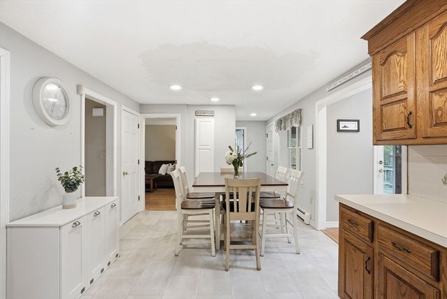 17 Oak St, Plympton, MA 02367