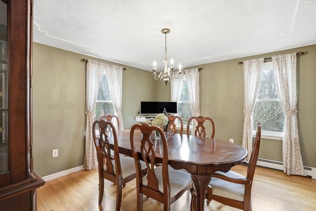 17 Oak St, Plympton, MA 02367