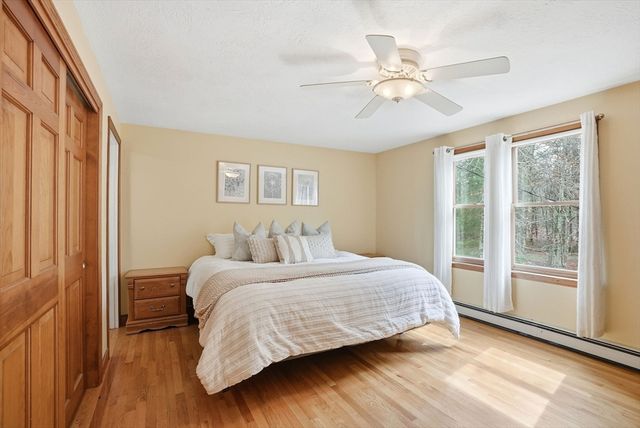 17 Oak St, Plympton, MA 02367