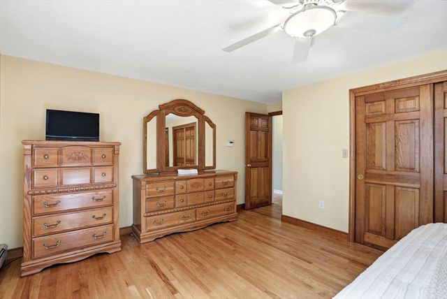 17 Oak St, Plympton, MA 02367