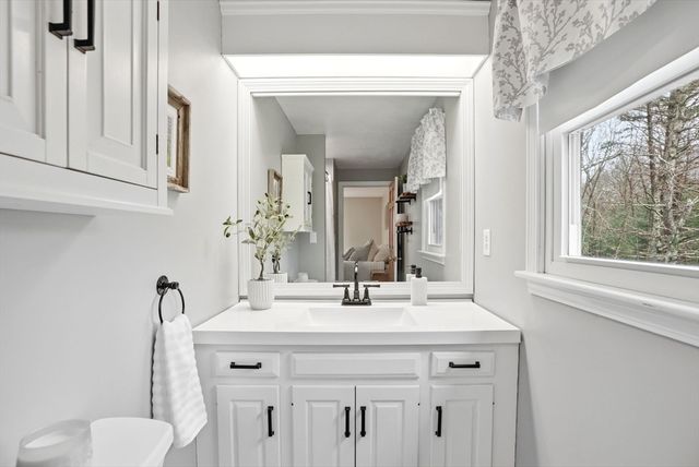 17 Oak St, Plympton, MA 02367