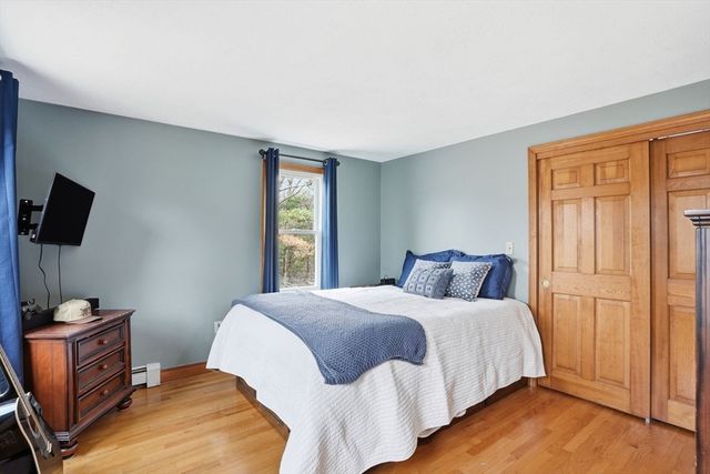 17 Oak St, Plympton, MA 02367