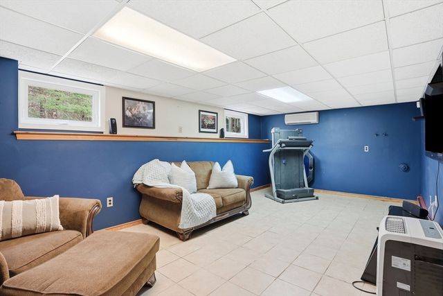 17 Oak St, Plympton, MA 02367