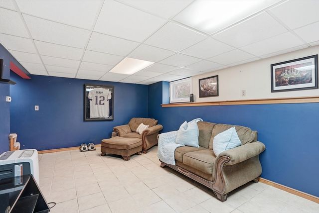 17 Oak St, Plympton, MA 02367