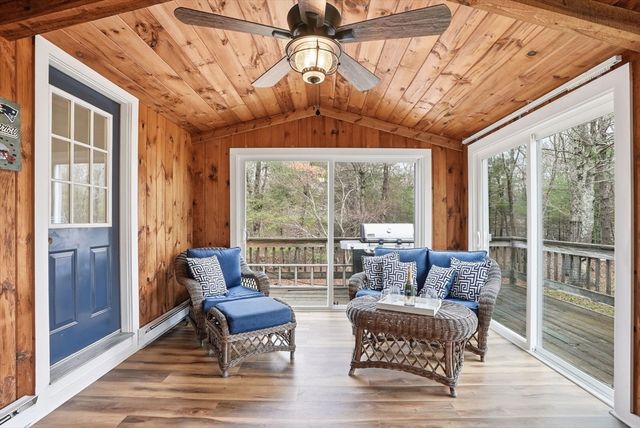 17 Oak St, Plympton, MA 02367