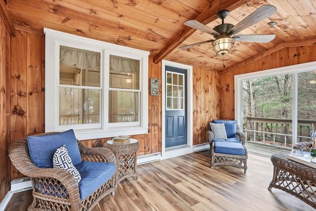 17 Oak St, Plympton, MA 02367