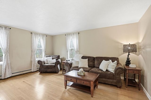 17 Oak St, Plympton, MA 02367