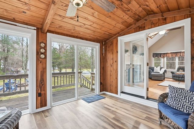 17 Oak St, Plympton, MA 02367