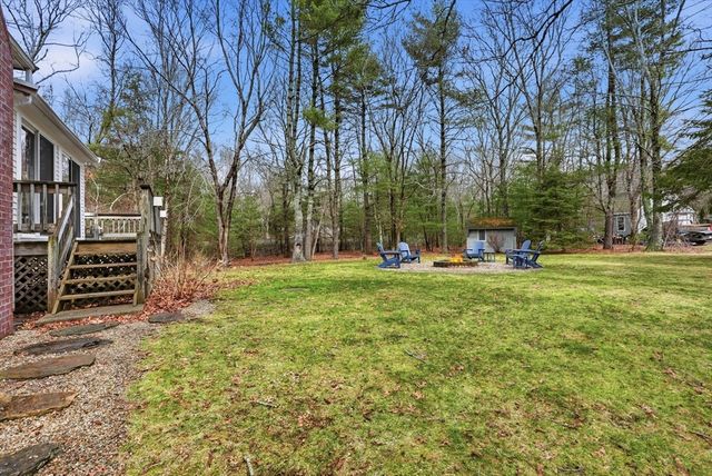 17 Oak St, Plympton, MA 02367