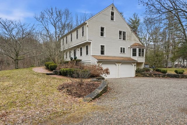 17 Oak St, Plympton, MA 02367