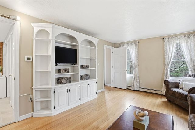 17 Oak St, Plympton, MA 02367