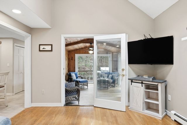 17 Oak St, Plympton, MA 02367