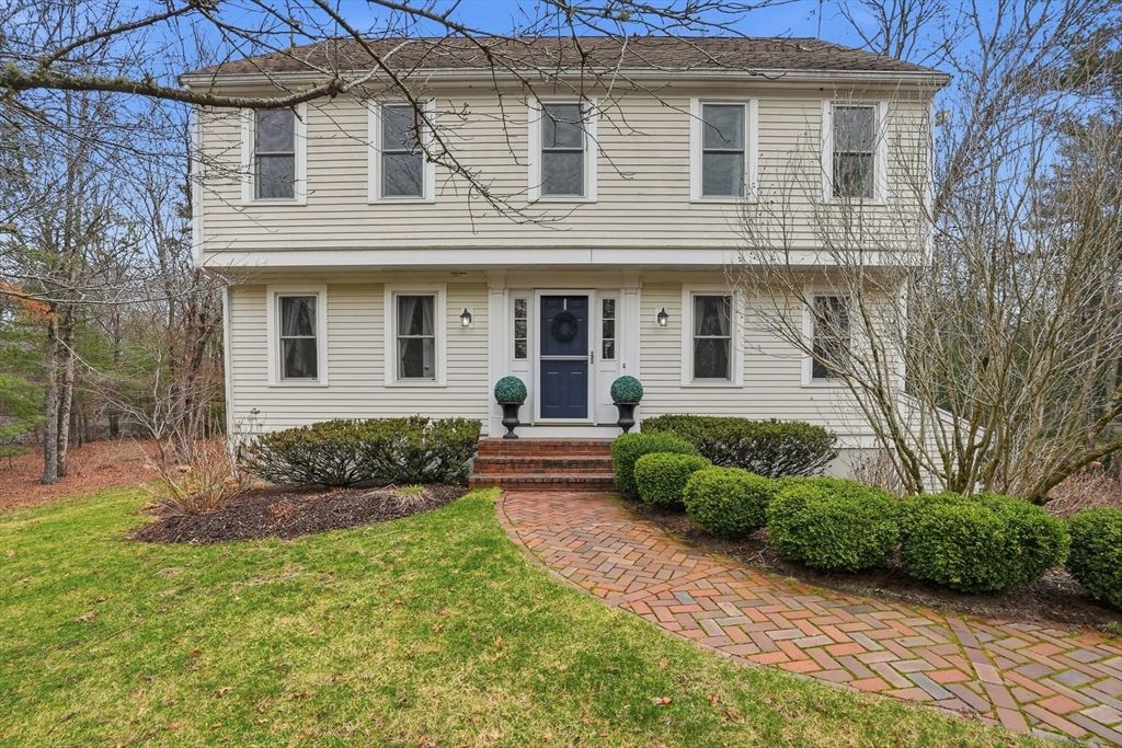 17 Oak St, Plympton, MA 02367