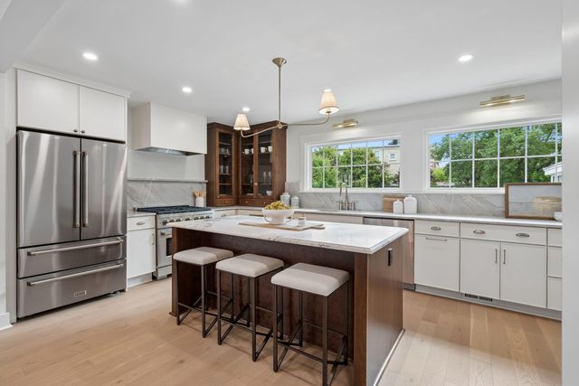2 Gadsden Street B, Charleston, SC 29401