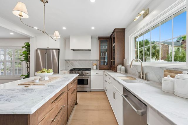 2 Gadsden Street B, Charleston, SC 29401