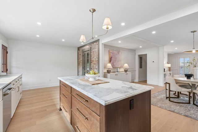 2 Gadsden Street B, Charleston, SC 29401