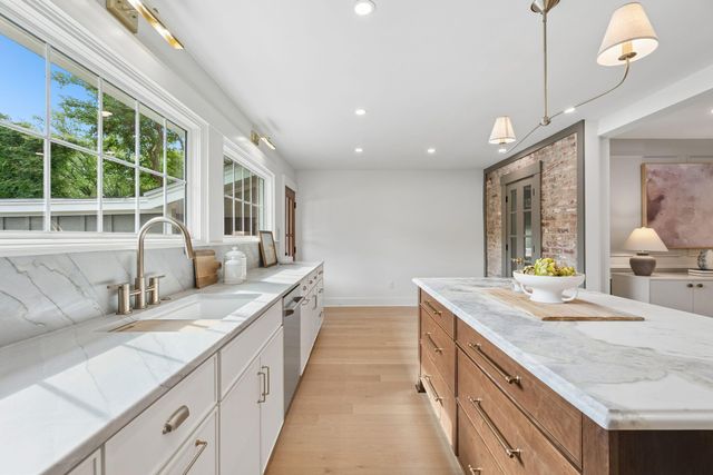 2 Gadsden Street B, Charleston, SC 29401